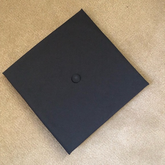 Black Graduation Hat 👩‍🎓 - Picture 1 of 2